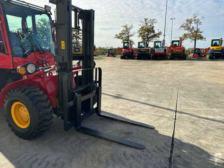 Empilhador todo-terreno 2025  [div] RTF-3500 (10)