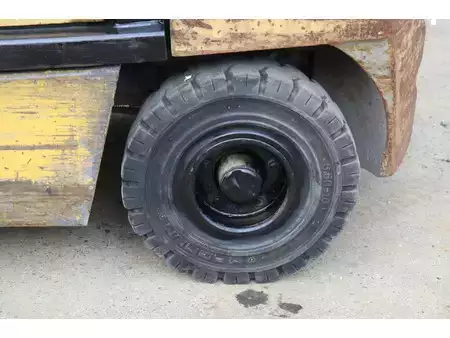 Carretilla elevadora diésel 1998  Yale GDP30TF (14)