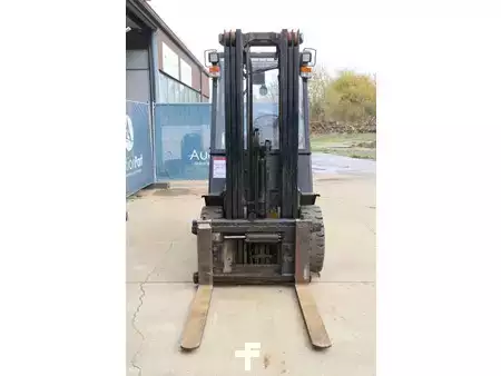 Carretilla elevadora diésel 1998  Yale GDP30TF (8)