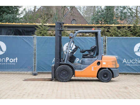 Carrelli elevatori diesel 2012  Toyota 52-8FDJF35 (2)