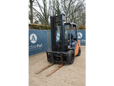 Carrelli elevatori diesel 2012  Toyota 52-8FDJF35 (9)