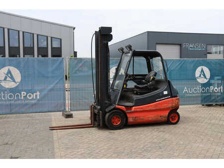 Electric - 4 wheels 2000  Linde E25-02 (1)