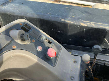 Chariots téléscopiques fixes 2004  JCB TLT2D (13)