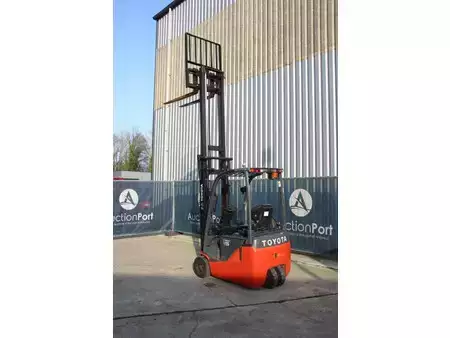 Elektryczne 4-kołowe - Toyota 15 (27)