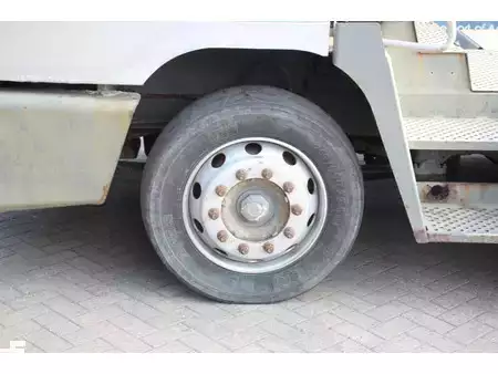terminal traktor 2009  Terberg YT182 (11)