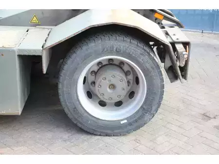 terminal traktor 2009  Terberg YT182 (12)
