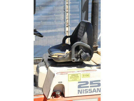Dieselový VZV 1999  Nissan 25 (23)