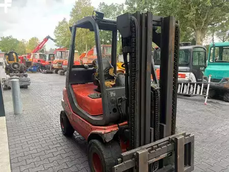 Chariots élévateurs diesel 1995  Linde H30D (7)