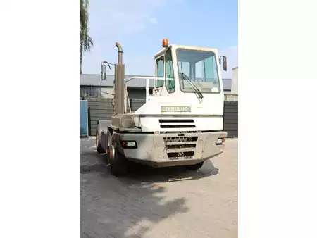 Trator de terminal 2002  Terberg YT180 (7)