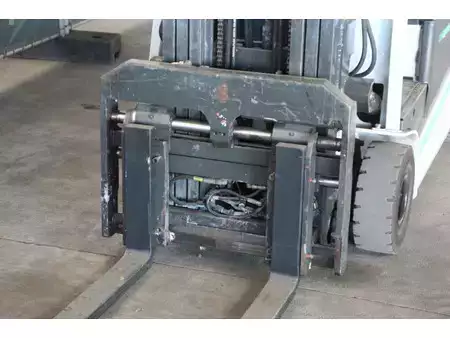 Chariots électriques à 4 roues 2015  Unicarriers JAG1N1L16Q (10)