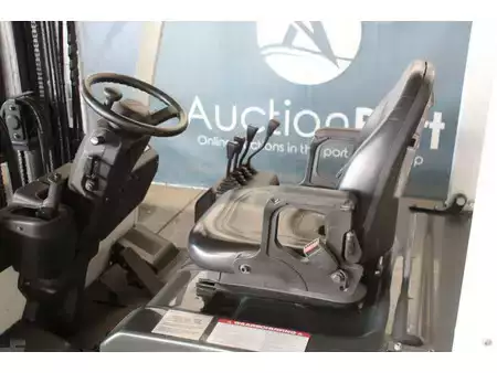 Chariots électriques à 4 roues 2015  Unicarriers JAG1N1L16Q (22)