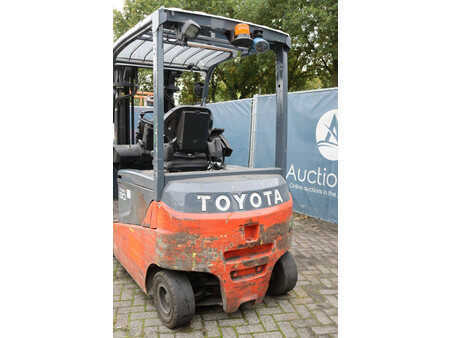 Eléctrico - 4 rodas 2014  Toyota 8FBMT30 (17)