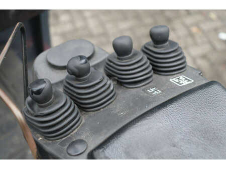 Eléctrico - 4 rodas 2014  Toyota 8FBMT30 (30)