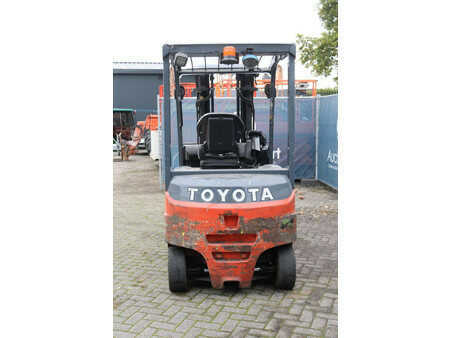 Eléctrico - 4 rodas 2014  Toyota 8FBMT30 (5)