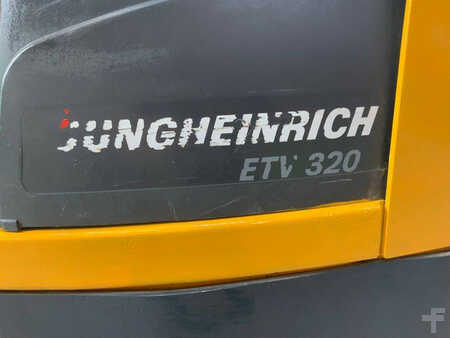 Schubmaststapler - Jungheinrich ETV 320 (8)