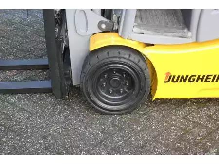 Sähkö - 4 pyör 2019  Jungheinrich EFG 320 (14)