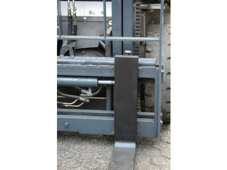 Carrelli elevatori GPL - Nissan 25 (12)