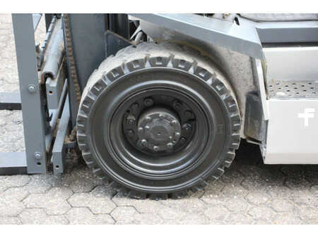 Carrelli elevatori GPL - Nissan 25 (14)