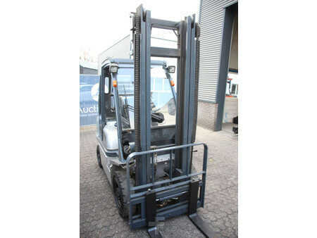 Carrelli elevatori GPL - Nissan 25 (6)