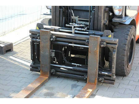 Carrelli elevatori diesel 2009  Toyota 068FDJ35F (10)