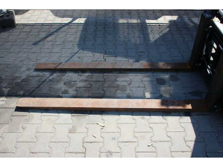 Carrelli elevatori diesel 2009  Toyota 068FDJ35F (11)