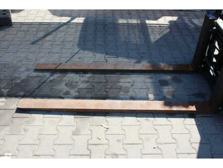 Carrelli elevatori diesel 2009  Toyota 068FDJ35F (13)