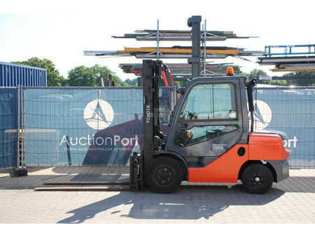 Carrelli elevatori diesel 2009  Toyota 068FDJ35F (2)