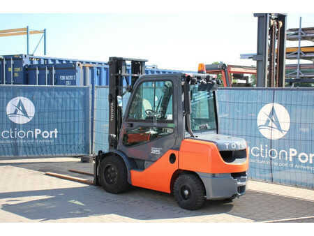 Carrelli elevatori diesel 2009  Toyota 068FDJ35F (3)