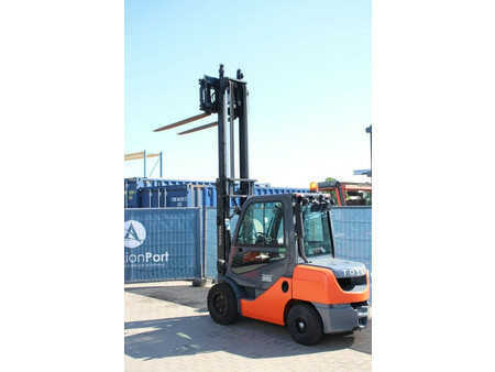 Carrelli elevatori diesel 2009  Toyota 068FDJ35F (31)