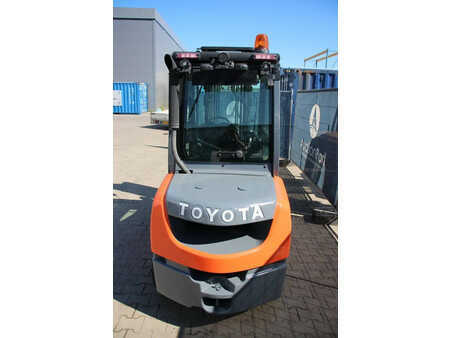 Carrelli elevatori diesel 2009  Toyota 068FDJ35F (4)