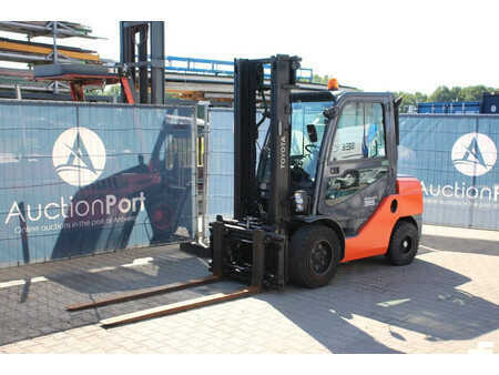 Carrelli elevatori diesel 2009  Toyota 068FDJ35F (8)