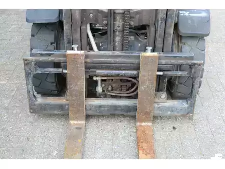 LPG Forklifts 2011  Yale GLP25VX F2170 (11)