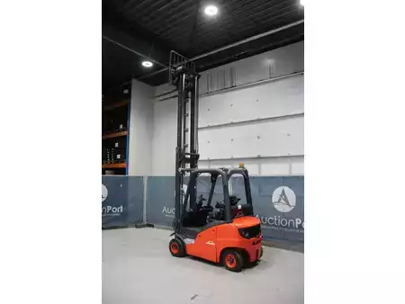 Diesel gaffeltruck 2015  Linde H18D-01 (32)