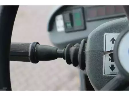 Teleskoptruck fast bom 2000  New Holland LM 410 (35)