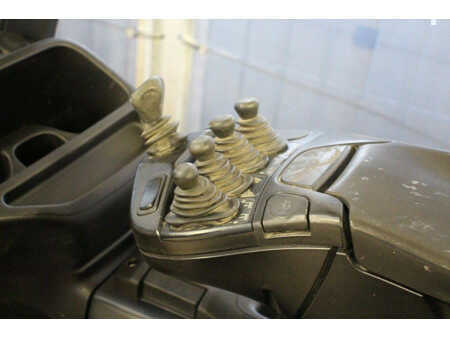 Eléctrica de 4 ruedas 2019  Linde E25 (24)