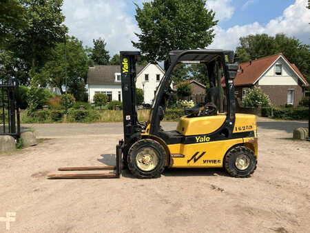 Diesel Forklifts 2006  Yale GDP25VX (2)