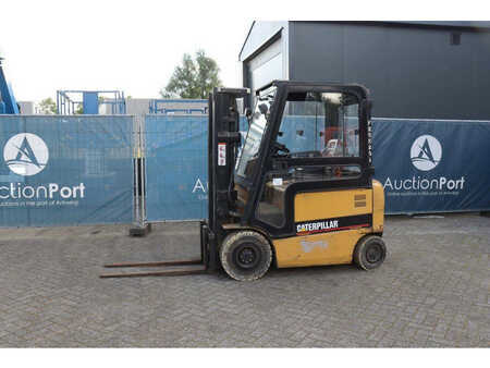 4 Wheels 2011  CAT Lift Trucks EP25K-PAC (1)