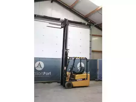 Elektro čtyřkolový VZV 2005  CAT Lift Trucks EP20KT (27)