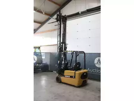 Elektro čtyřkolový VZV 2005  CAT Lift Trucks EP20KT (29)
