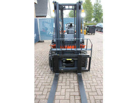 Dieseltrukki 2025  Machpro MP-230PRO (7)