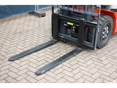 Dieseltrukki 2025  Machpro MP-230PRO (9)