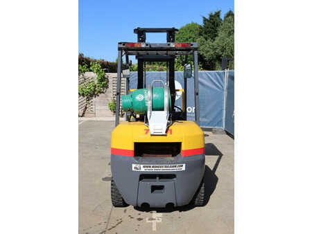 LPG VZV 2009  TCM FGE25T4 (4)