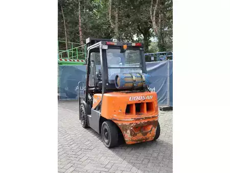 Treibgasstapler 2015  Doosan G30G (4)