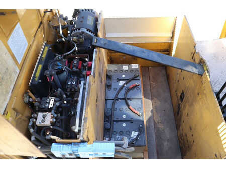 Electric - 4 wheels - CAT Lift Trucks EP30 (19)