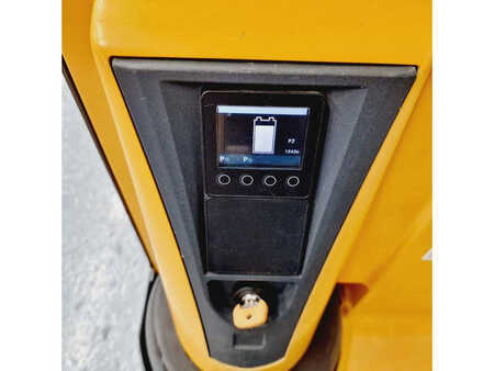 Hochhubwagen 2017  Jungheinrich EMC 110 (7)