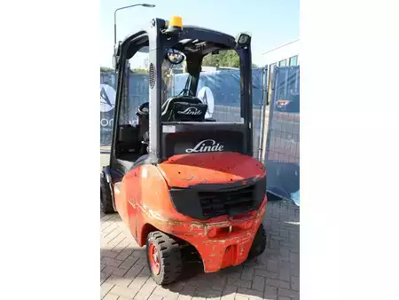 Chariots élévateurs diesel 2015  Linde H20D-01 (19)
