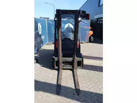 Chariots élévateurs diesel 2015  Linde H20D-01 (8)