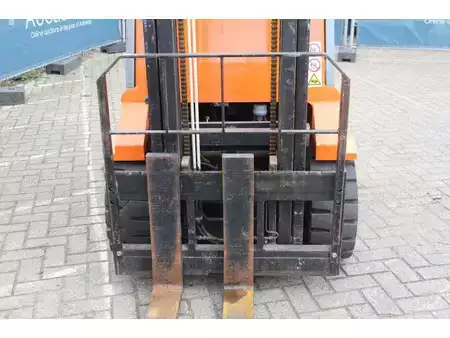 4-wiel elektrische heftrucks 1998  Carer R30N (13)