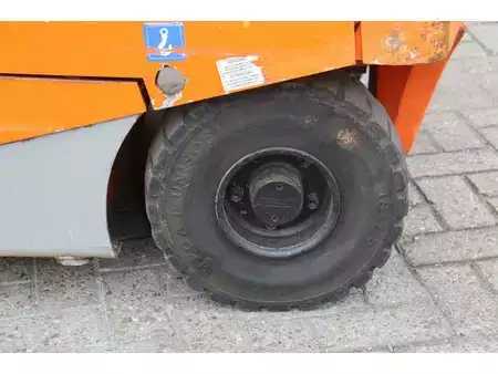 4-wiel elektrische heftrucks 1998  Carer R30N (15)