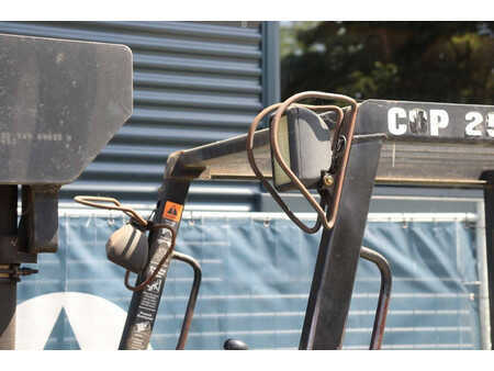 Chariots élévateurs diesel - Clark CGP25H (13)